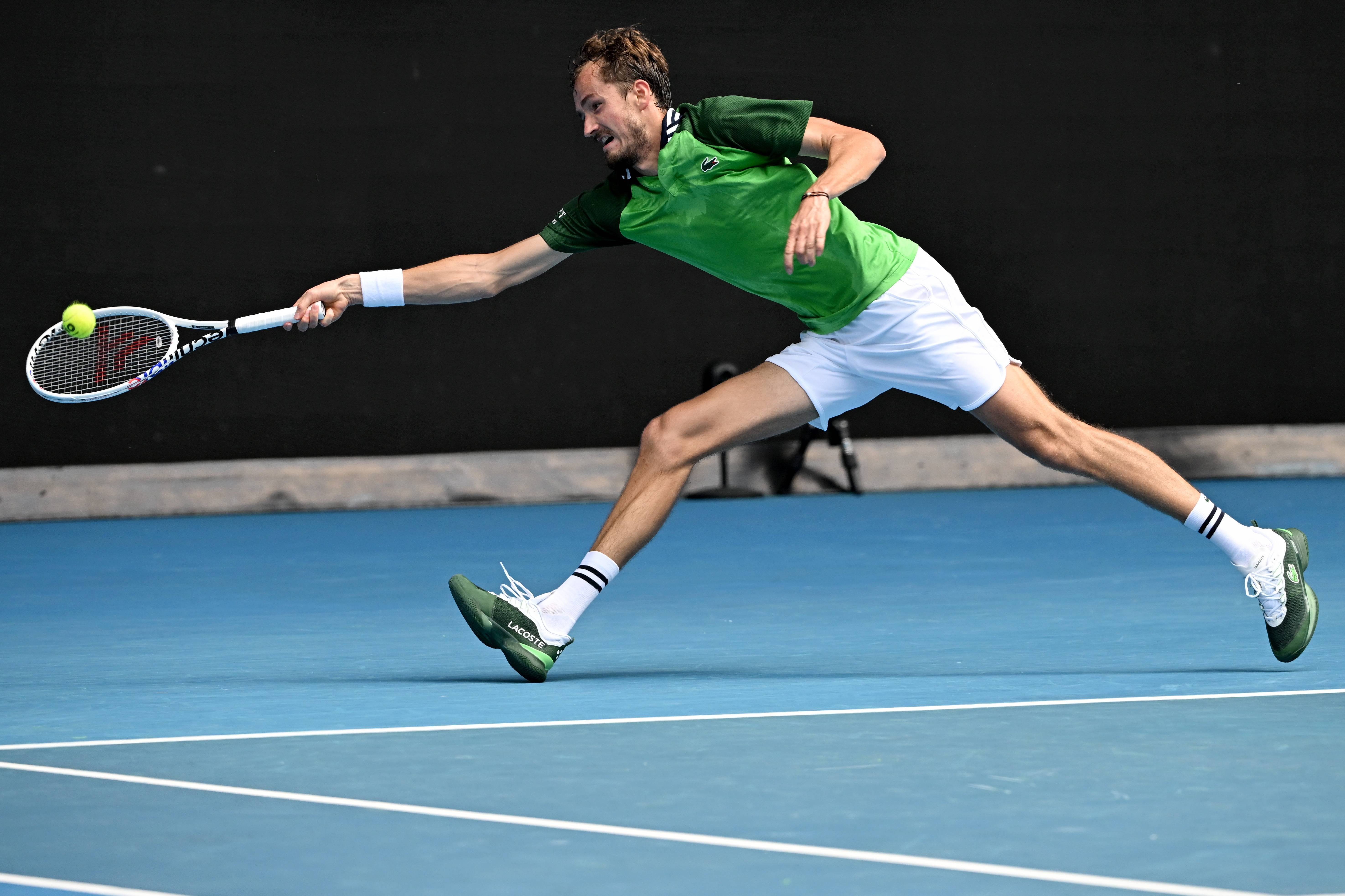 世界网球队横扫英国网球队，梅德韦杰夫三分雨点燃全场的简单介绍