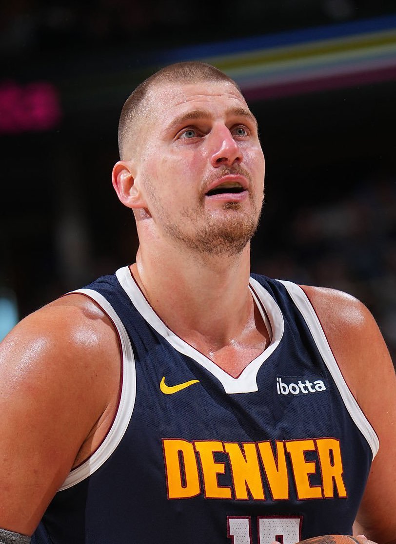 江苏队完胜勇士,约基奇刷新纪录 江苏队完胜勇士,约基奇刷新纪录