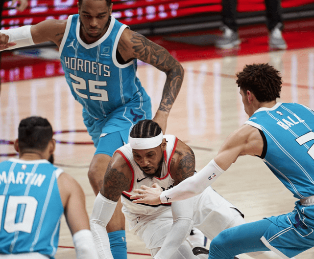 泰国队鏖战韩国队,黄鸭组合关键制胜 泰国队鏖战韩国队,黄鸭组合关键制胜