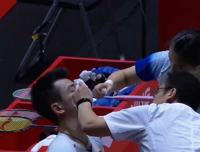 印尼队鏖战丹麦队,黄鸭组合点燃赛场 印尼队鏖战丹麦队,黄鸭组合点燃赛场