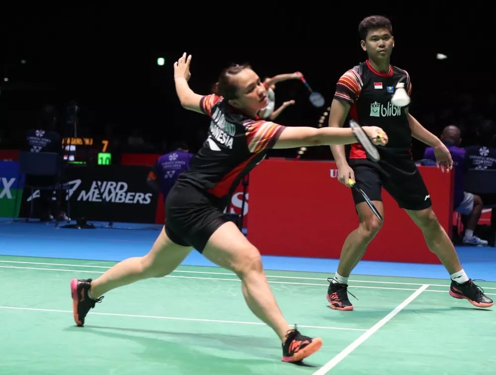 印尼队鏖战丹麦队,黄鸭组合点燃赛场 印尼队鏖战丹麦队,黄鸭组合点燃赛场