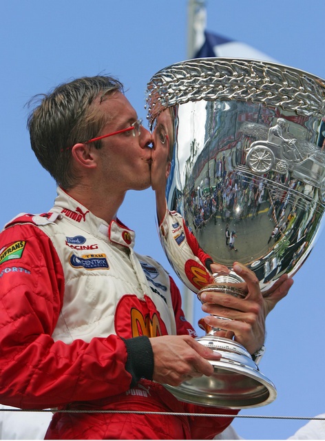 红牛车队绝杀迈凯伦，拉塞尔扛起全队