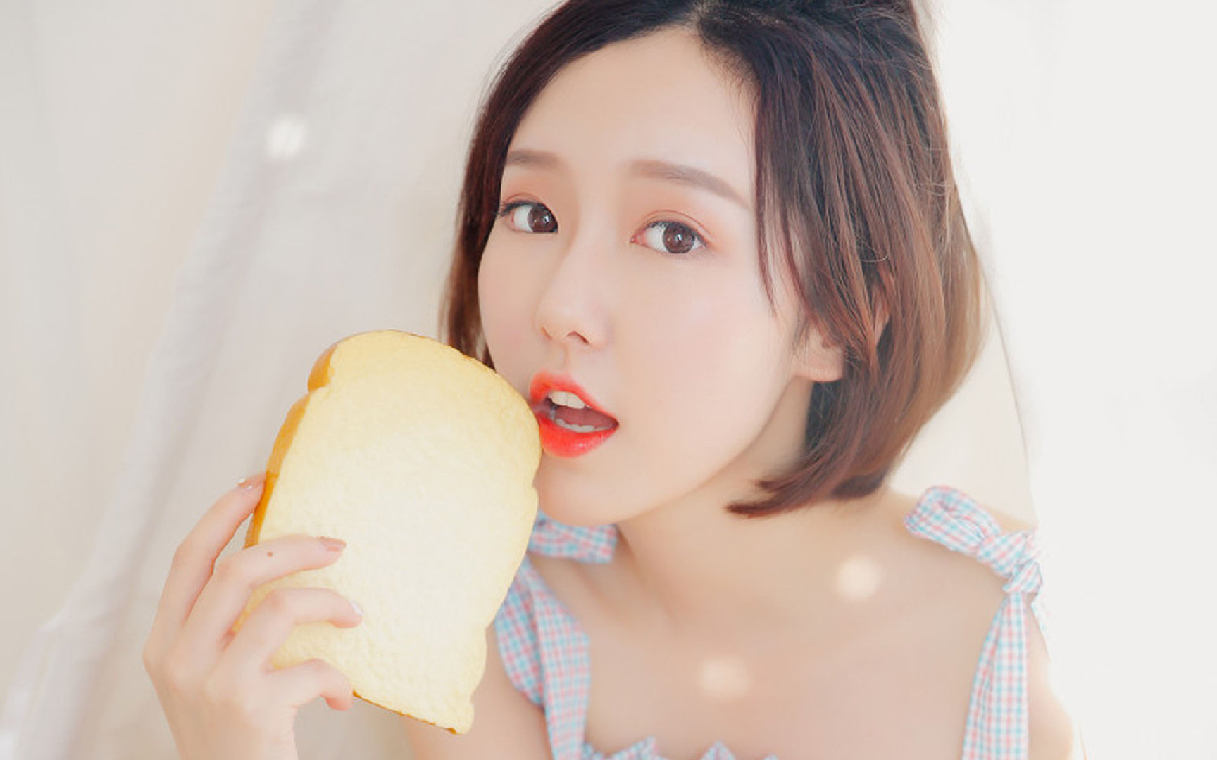 他用油彩涂抹时间裂缝，詹姆斯在魔术与热火的缝隙间调慢宇宙