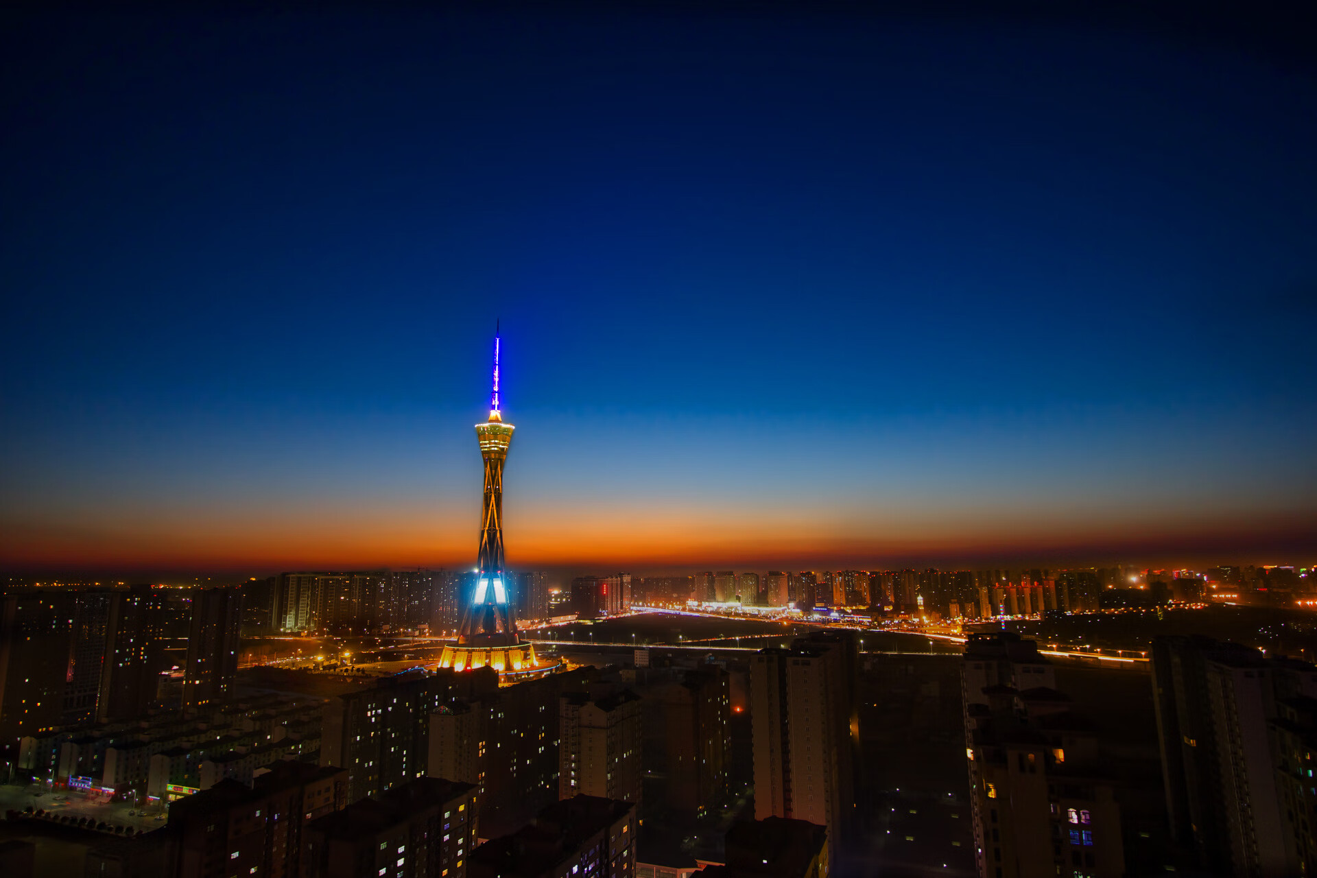 北欧冷箭击沉宇宙舰!帕尔默魔法助攻,伊萨克终场绝杀巴萨