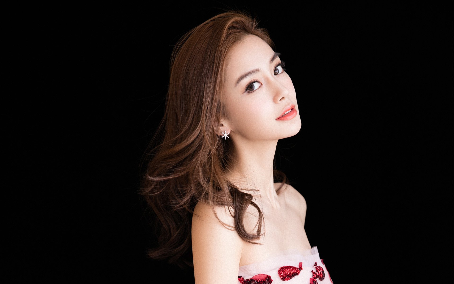 双线狂飙，当英超争冠之夜与西亚卡姆的火热状态在时空中共振