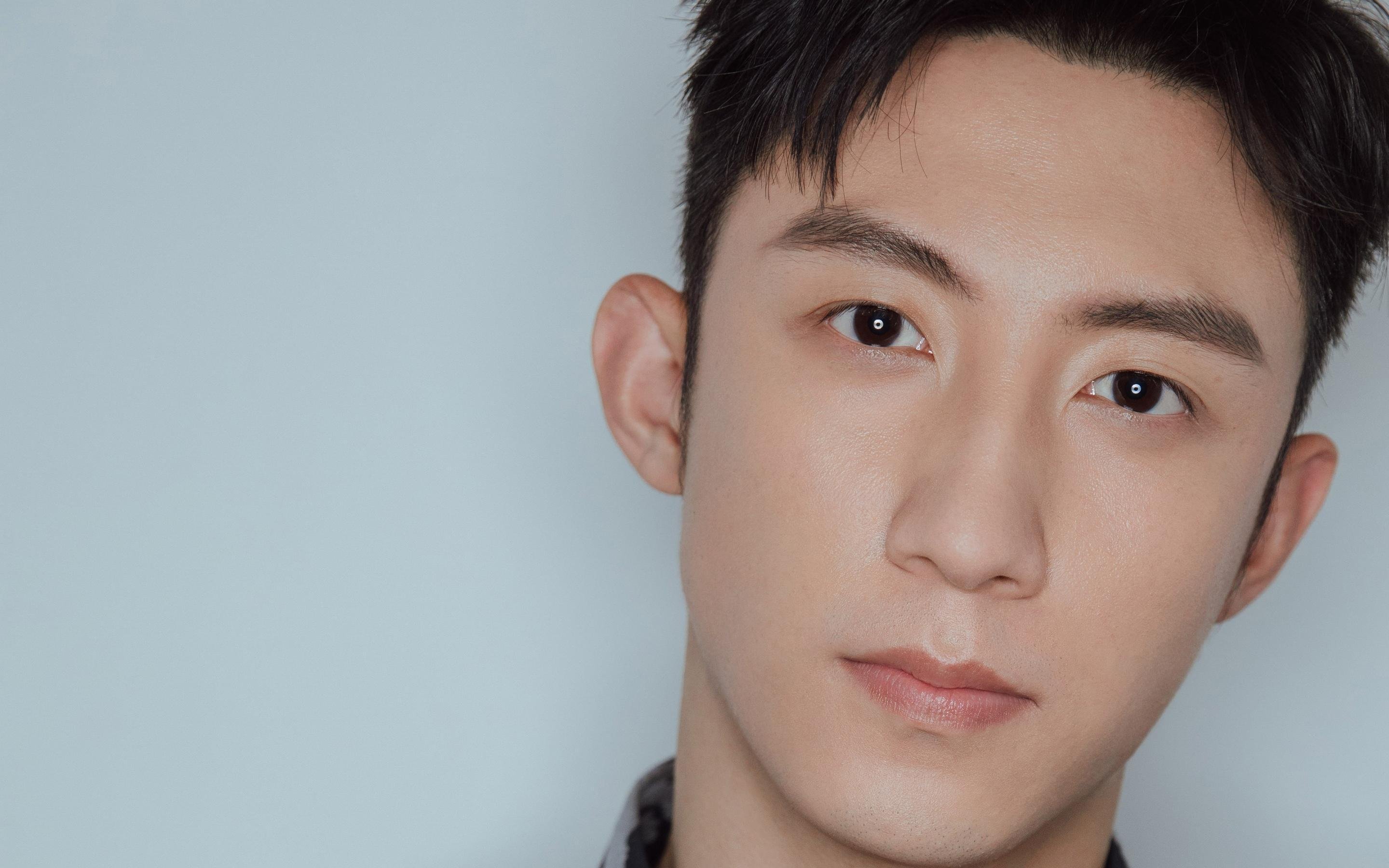 舞台聚光灯下，阿拉巴—F1夜战中的大场面先生