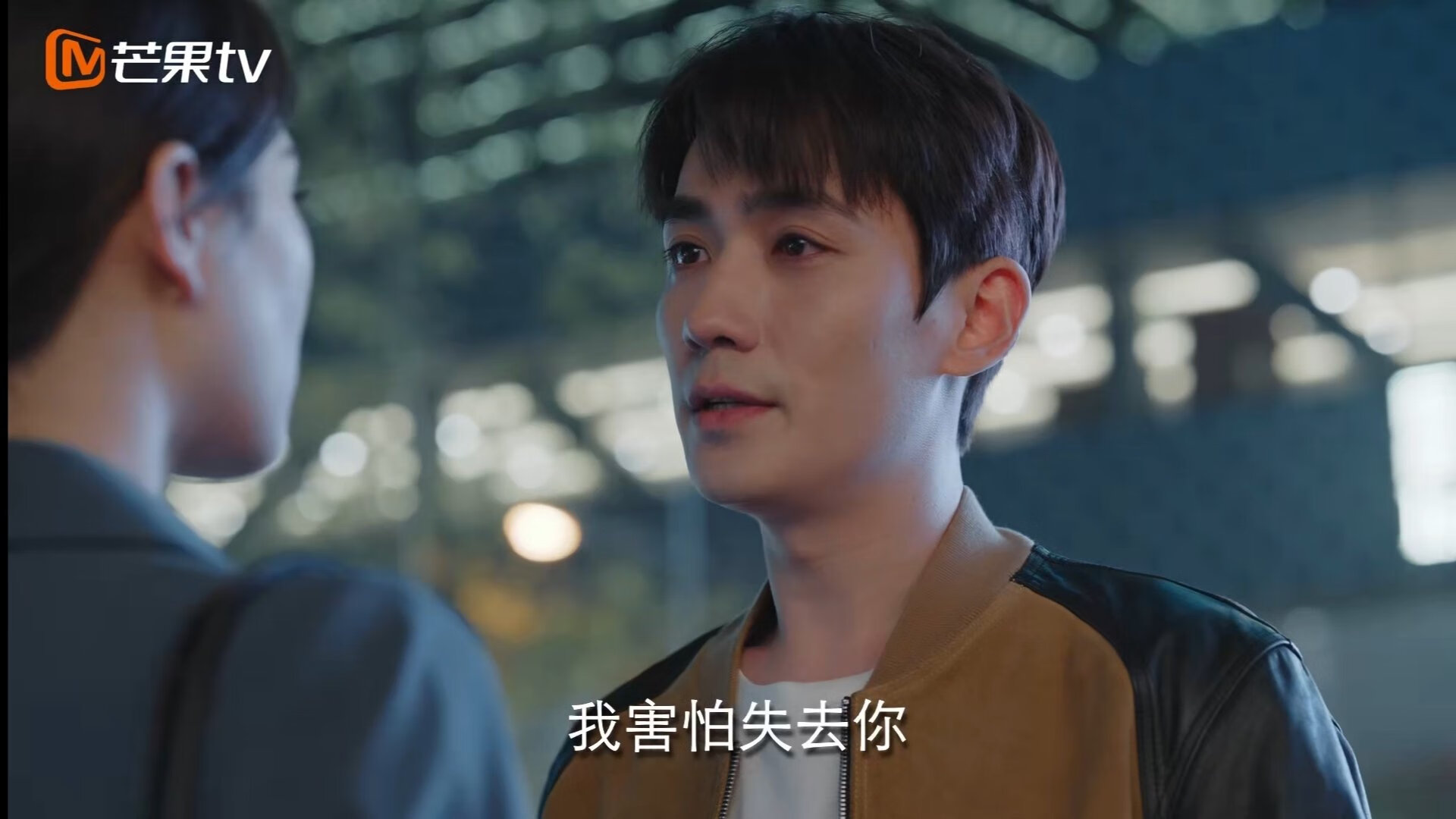 足球世界的平行叙事,淘汰赛的硝烟与联赛的王权更迭